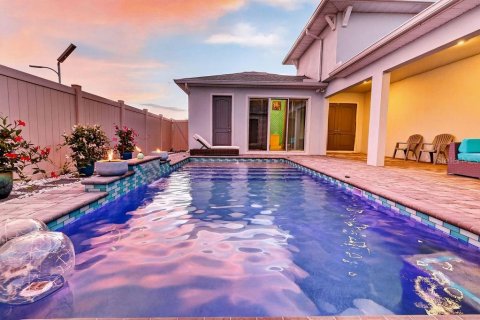 House in San Antonio, Florida 4 bedrooms, 220.18 sq.m. № 2329265 - photo 2