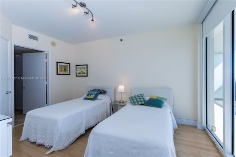Condo in Hallandale Beach, Florida, 2 bedrooms  № 1584905 - photo 16