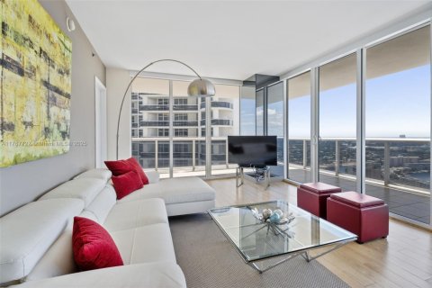 Condo in Hallandale Beach, Florida, 2 bedrooms  № 1584905 - photo 2