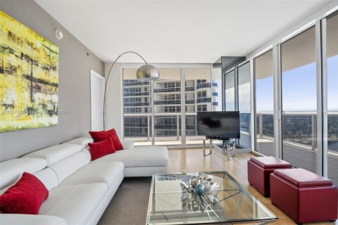 Condo in Hallandale Beach, Florida, 2 bedrooms  № 1584905 - photo 3