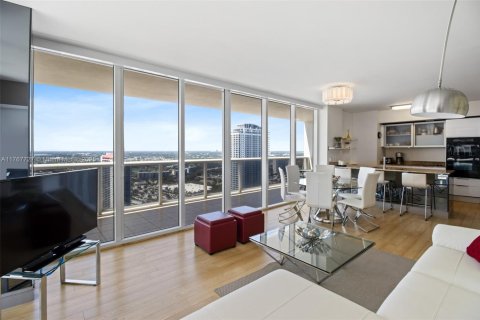 Condo in Hallandale Beach, Florida, 2 bedrooms  № 1584905 - photo 6