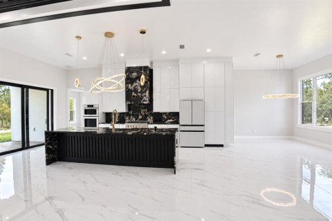 Villa ou maison à vendre à Dunnellon, Floride: 3 chambres, 250.19 m2 № 2419161 - photo 10