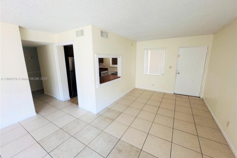 Condo in West Palm Beach, Florida, 1 bedroom  № 1947587 - photo 4
