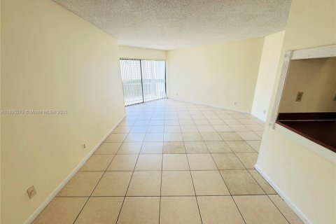 Condo in West Palm Beach, Florida, 1 bedroom  № 1947587 - photo 1
