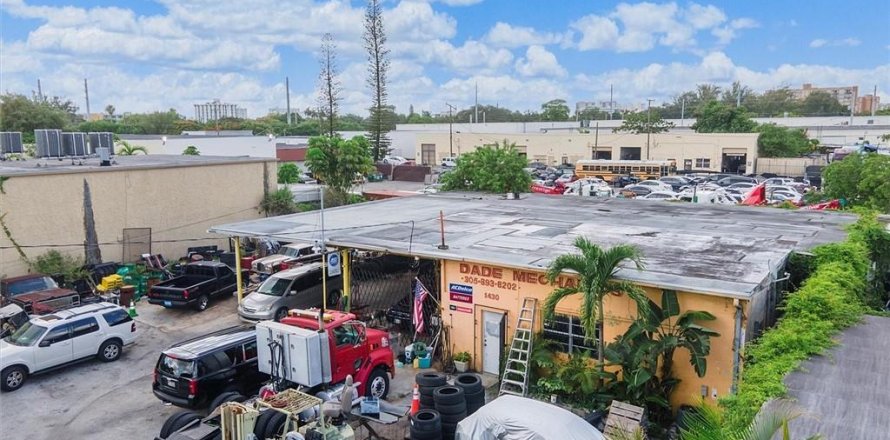Immobilier commercial à North Miami, Floride № 544467