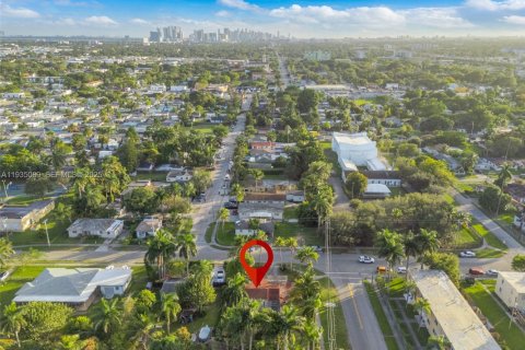 Casa en venta en Miami, Florida, 2 dormitorios, 101.45 m2 № 1993462 - foto 30