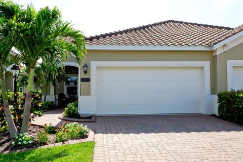 House in Bradenton, Florida 2 bedrooms, 153.38 sq.m. № 1677708 - photo 1