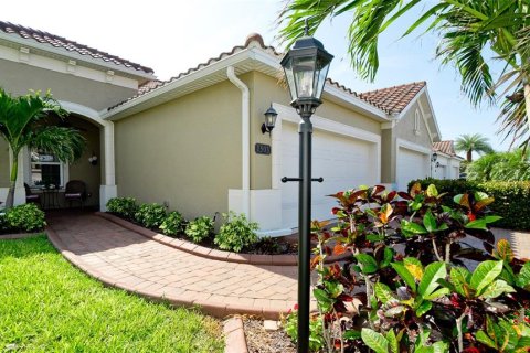 House in Bradenton, Florida 2 bedrooms, 153.38 sq.m. № 1677708 - photo 2
