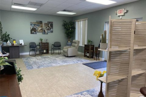 Propiedad comercial en alquiler en Summerfield, Florida, 422.98 m2 № 1769529 - foto 7