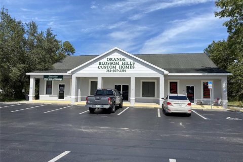 Propiedad comercial en alquiler en Summerfield, Florida, 422.98 m2 № 1769529 - foto 1