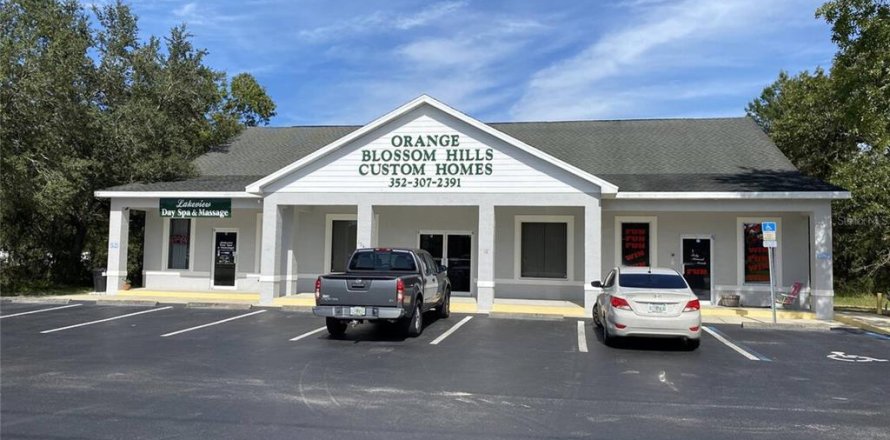 Immobilier commercial à Summerfield, Floride 422.98 m2 № 1769529