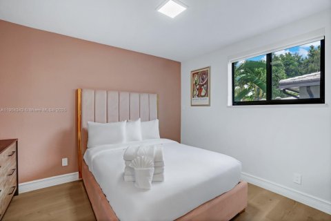 Casa en alquiler en Fort Lauderdale, Florida, 6 dormitorios, 430.32 m2 № 1954902 - foto 30