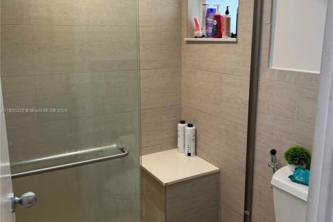 Condo in Miami Lakes, Florida, 2 bedrooms  № 1892827 - photo 5