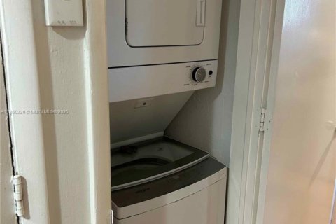 Condo in Miami Lakes, Florida, 2 bedrooms  № 1892827 - photo 6