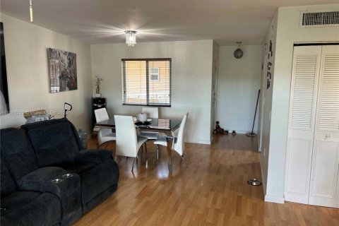 Condo in Miami Lakes, Florida, 2 bedrooms  № 1892827 - photo 2