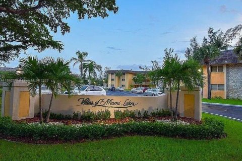 Condo in Miami Lakes, Florida, 2 bedrooms  № 1892827 - photo 8
