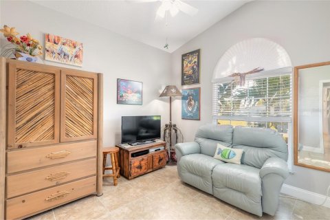 House in Oak Hill, Florida 3 bedrooms, 163.14 sq.m. № 1567867 - photo 17