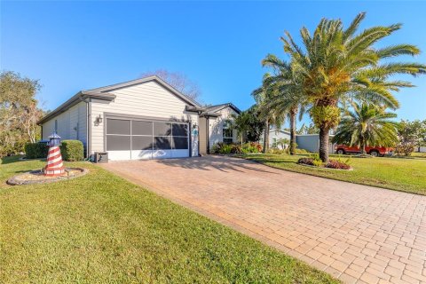 House in Oak Hill, Florida 3 bedrooms, 163.14 sq.m. № 1567867 - photo 1