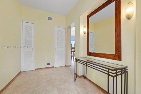 Купить виллу или дом в Форт-Лодердейл, Флорида 2 спальни, 83.8м2, № 1989361 - фото 4