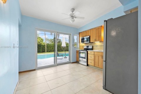 Купить виллу или дом в Форт-Лодердейл, Флорида 2 спальни, 83.8м2, № 1989361 - фото 10