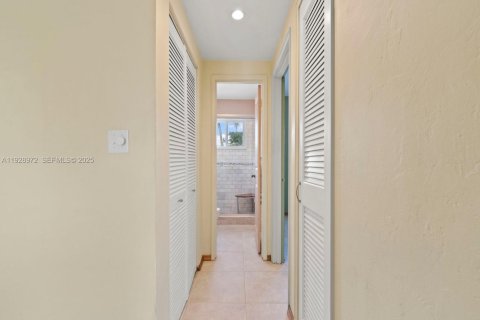 Купить виллу или дом в Форт-Лодердейл, Флорида 2 спальни, 83.8м2, № 1989361 - фото 19