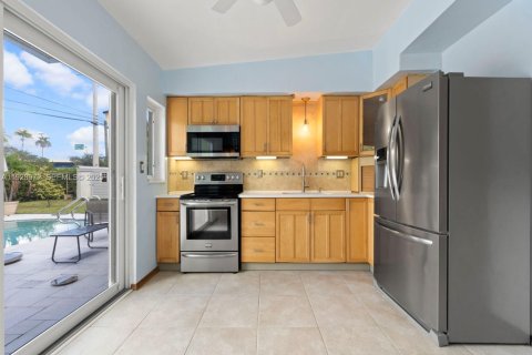 Купить виллу или дом в Форт-Лодердейл, Флорида 2 спальни, 83.8м2, № 1989361 - фото 12