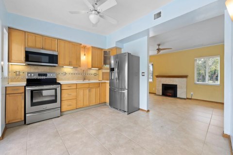 Купить виллу или дом в Форт-Лодердейл, Флорида 2 спальни, 83.8м2, № 1989361 - фото 11