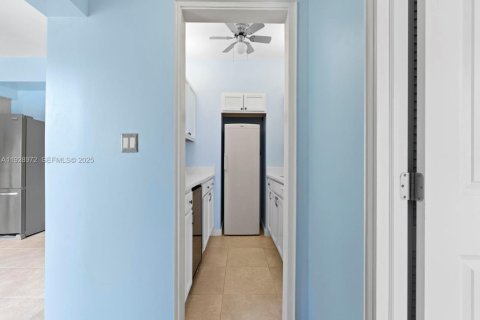 Купить виллу или дом в Форт-Лодердейл, Флорида 2 спальни, 83.8м2, № 1989361 - фото 15