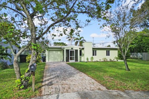 Купить виллу или дом в Форт-Лодердейл, Флорида 2 спальни, 83.8м2, № 1989361 - фото 2