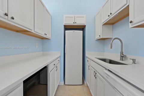 Купить виллу или дом в Форт-Лодердейл, Флорида 2 спальни, 83.8м2, № 1989361 - фото 16