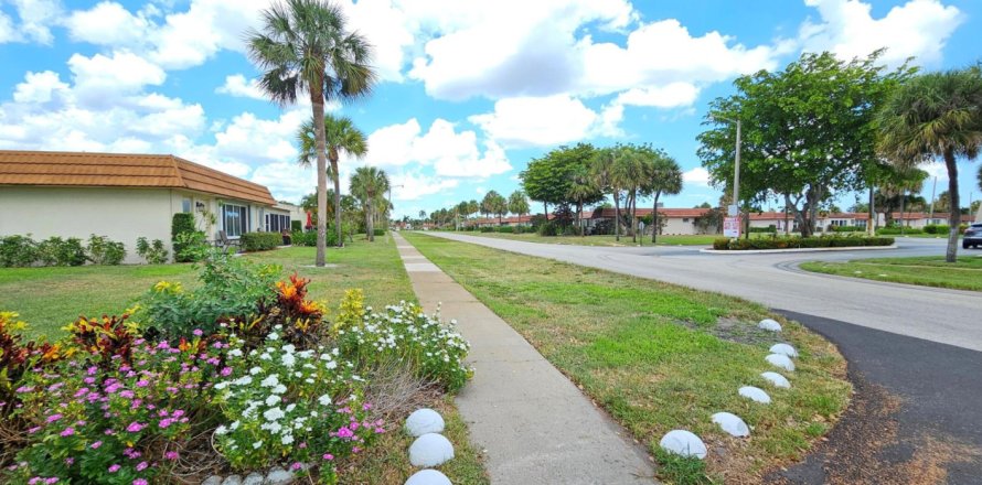 House in West Palm Beach, Florida 2 bedrooms, 92.81 sq.m. № 1223241