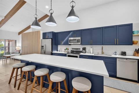 House in Hallandale Beach, Florida 3 bedrooms, 156.08 sq.m. № 1965587 - photo 15