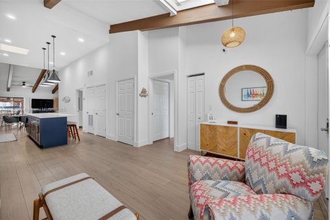 House in Hallandale Beach, Florida 3 bedrooms, 156.08 sq.m. № 1965587 - photo 12