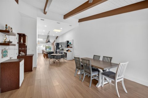 House in Hallandale Beach, Florida 3 bedrooms, 156.08 sq.m. № 1965587 - photo 26