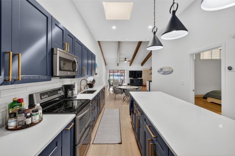 House in Hallandale Beach, Florida 3 bedrooms, 156.08 sq.m. № 1965587 - photo 18