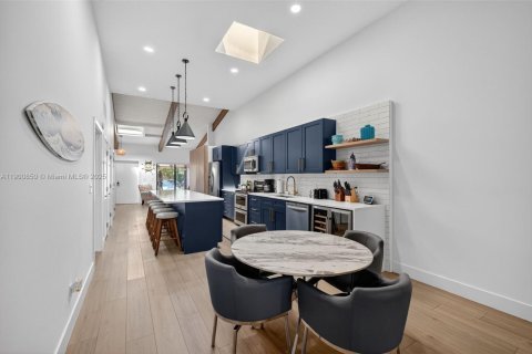 House in Hallandale Beach, Florida 3 bedrooms, 156.08 sq.m. № 1965587 - photo 16