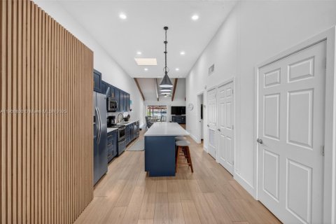 House in Hallandale Beach, Florida 3 bedrooms, 156.08 sq.m. № 1965587 - photo 13