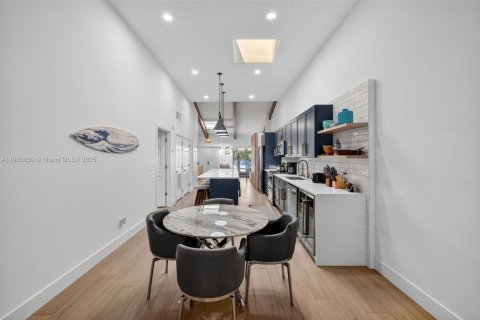 House in Hallandale Beach, Florida 3 bedrooms, 156.08 sq.m. № 1965587 - photo 22