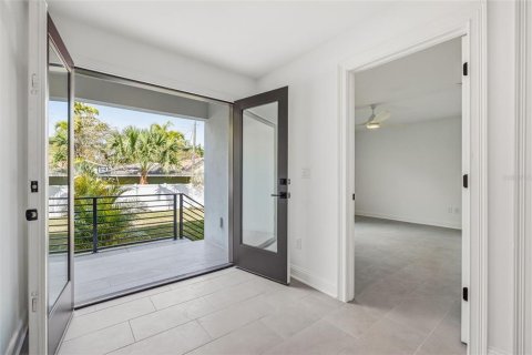 Снять в аренду таунхаус в Тампа, Флорида 8 комнат, 284.47м2, № 2150506 - фото 4