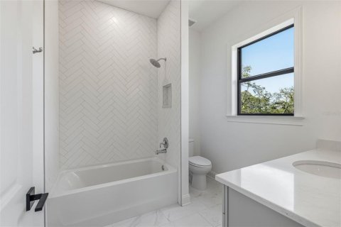 Снять в аренду таунхаус в Тампа, Флорида 8 комнат, 284.47м2, № 2150506 - фото 22