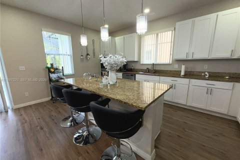 House in Davenport, Florida 6 bedrooms, 315.5 sq.m. № 2066932 - photo 23