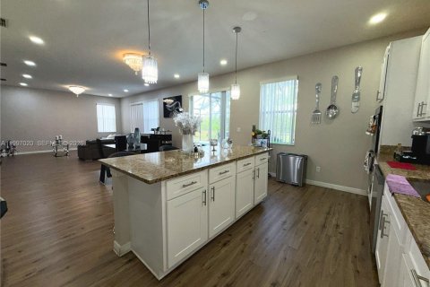House in Davenport, Florida 6 bedrooms, 315.5 sq.m. № 2066932 - photo 26