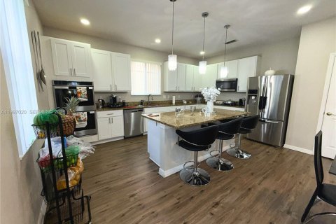House in Davenport, Florida 6 bedrooms, 315.5 sq.m. № 2066932 - photo 21