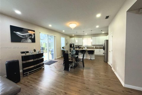 House in Davenport, Florida 6 bedrooms, 315.5 sq.m. № 2066932 - photo 28