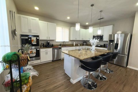 House in Davenport, Florida 6 bedrooms, 315.5 sq.m. № 2066932 - photo 22