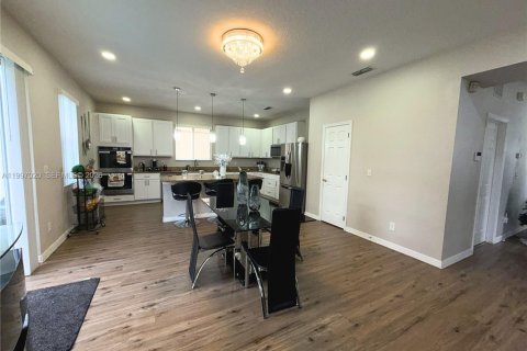 House in Davenport, Florida 6 bedrooms, 315.5 sq.m. № 2066932 - photo 19