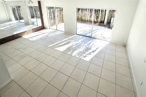 Adosado en alquiler en Miami, Florida, 3 dormitorios, 130.16 m2 № 1994226 - foto 3