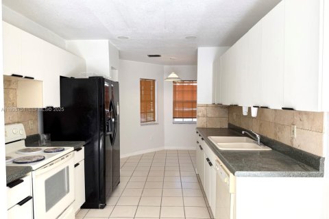 Adosado en alquiler en Miami, Florida, 3 dormitorios, 130.16 m2 № 1994226 - foto 7