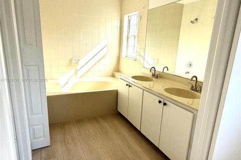 Adosado en alquiler en Miami, Florida, 3 dormitorios, 130.16 m2 № 1994226 - foto 15