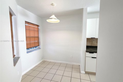 Adosado en alquiler en Miami, Florida, 3 dormitorios, 130.16 m2 № 1994226 - foto 8